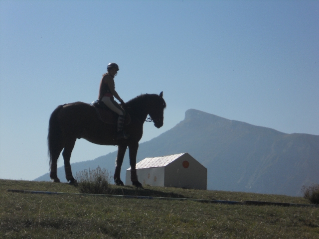  上阿尔卑斯省骑马 